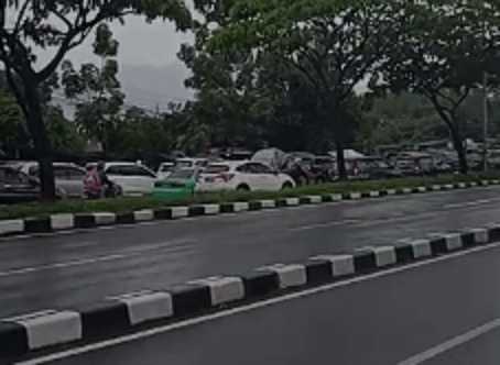 Kemacetan panjang terjadi di jalan Soekarno - Hatta Bandung