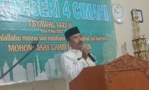 Kepala SMPN 4 Cimahi Drs. H. Asep Jamaludin Mansur, M.Pd,