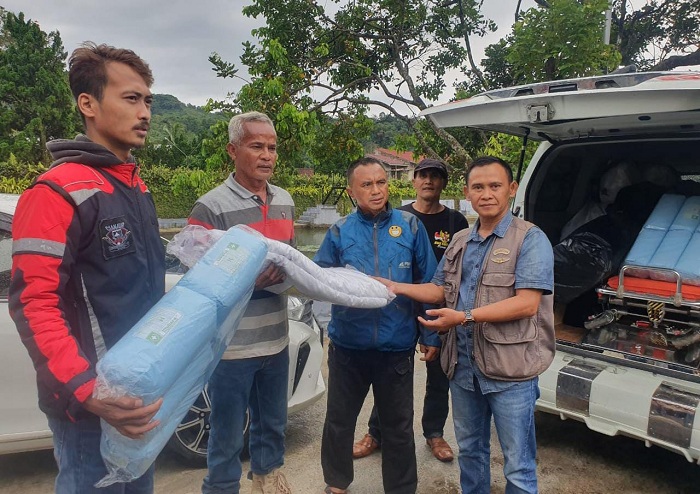 Aksi "GERCEP" Siswa SMK Pelita Bandung Membantu Korban